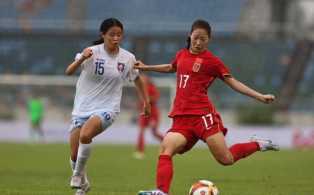 3-1！中国女足太强，冲击东亚冠军，宋凯督战，直播引热议(东亚杯中国女足)